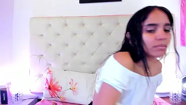 sophie pariss online show from February 12, 6:19 am