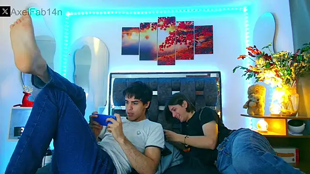 Snapshot of Alex_and_Fabian chatting on January 10, 10:04 pm Alex and Fabian online show from January 10, 10:04 pm