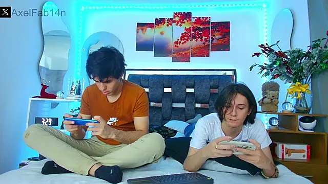 Snapshot of Alex_and_Fabian chatting on January 14, 9:51 pm Alex and Fabian online show from January 14, 9:51 pm