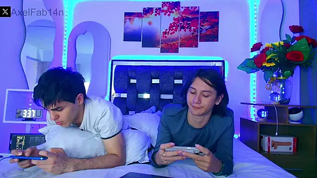 Snapshot of Alex_and_Fabian chatting on January 24, 9:47 pm Alex and Fabian online show from January 24, 9:47 pm