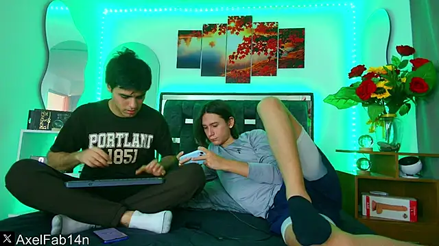 Snapshot of Alex_and_Fabian chatting on February 19, 7:05 pm Alex and Fabian online show from February 19, 7:05 pm