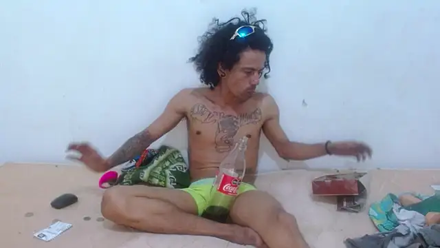 damian bottom bigcock online show from January 2, 5:03 am