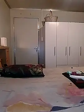 Snapshot of Hornyparratjie chatting on December 28, 12:26 am Hornyparratjie online show from December 28, 12:26 am