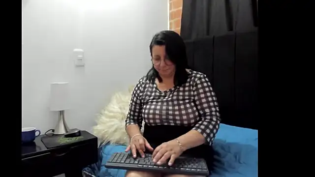 Evaaross 2345 online show from January 22, 11:21 pm