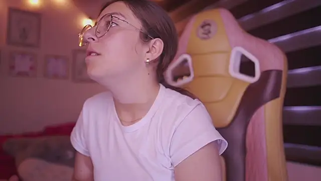 milly kenner online show from February 26, 7:05 pm