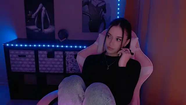 Snapshot of AlisaLink chatting on February 4, 6:49 pm AlisaLink online show from February 4, 6:49 pm