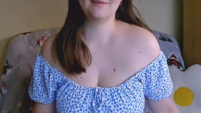 ChubbyMaia online show from January 2, 12:46 pm