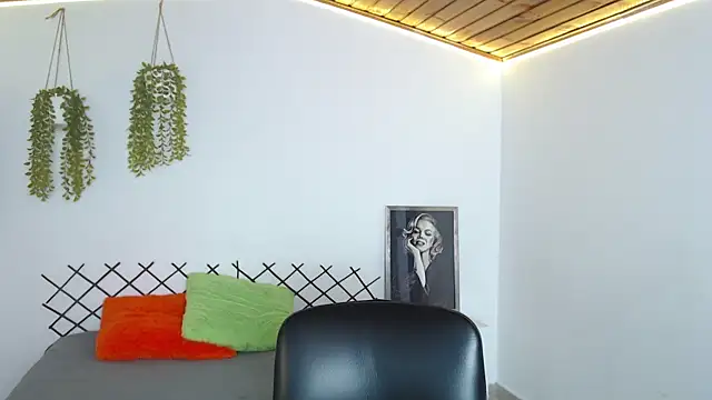 karla charloby online show from September 25, 1:59 pm