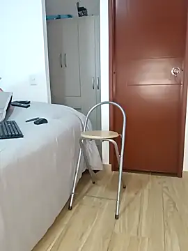 SophieBaker   online show from March 22, 11:42 pm