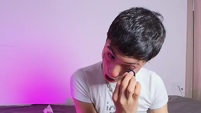 Justyn Ross online show from September 27, 11:10 pm