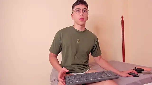 Snapshot of Alexx_oconnor chatting on February 16, 1:49 pm Alexx oconnor online show from February 16, 1:49 pm