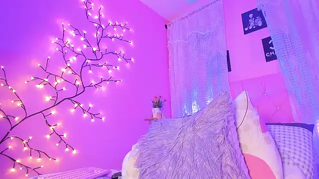 Dulce Girl  online show from March 6, 6:41 am