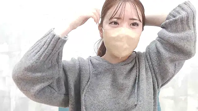 LOVE MOMO LOVE online show from December 12, 2:55 pm