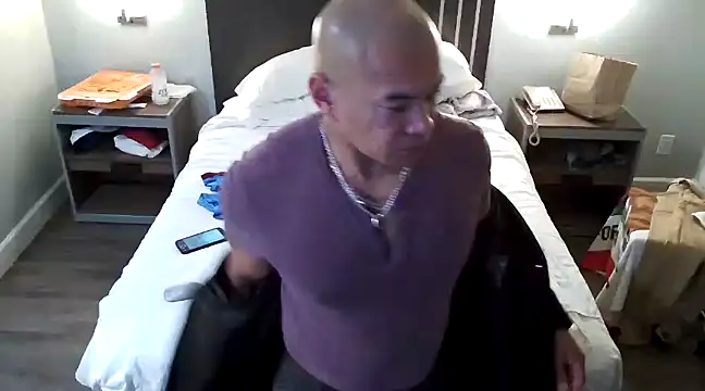 EatMyCake831 online show from January 11, 6:45 am