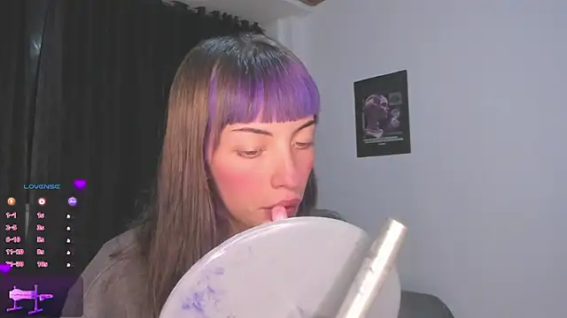 Snapshot of MiaGoth_ chatting on October 8, 1:58 am MiaGoth online show from October 8, 1:58 am