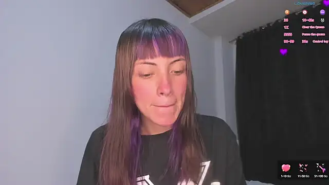 Snapshot of MiaGoth_ chatting on October 13, 11:05 pm MiaGoth online show from October 13, 11:05 pm