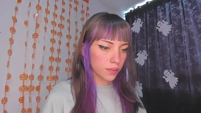 Snapshot of MiaGoth_ chatting on October 19, 2:40 pm MiaGoth online show from October 19, 2:40 pm