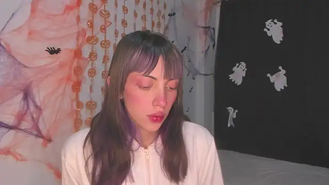 Snapshot of MiaGoth_ chatting on November 2, 12:57 am MiaGoth online show from November 2, 12:57 am