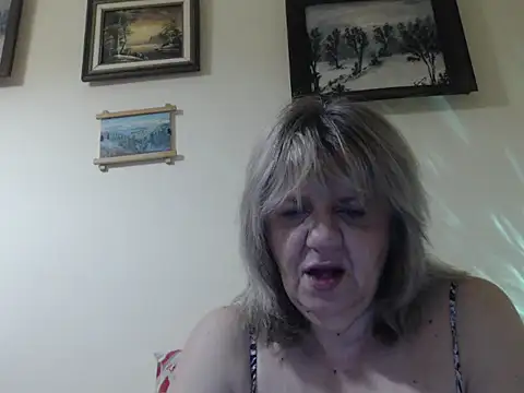 Snapshot of sweet_cats_bg chatting on March 16, 5:17 pm sweet cats bg online show from March 16, 5:17 pm