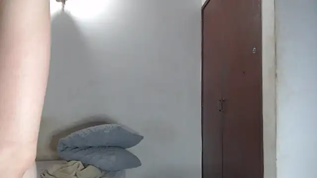 aurelialux online show from March 5, 9:15 pm