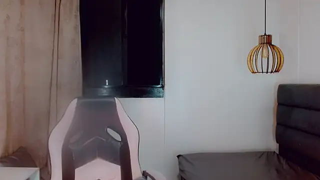 Snapshot of Oriana_braom chatting on January 28, 1:39 am Oriana braom online show from January 28, 1:39 am