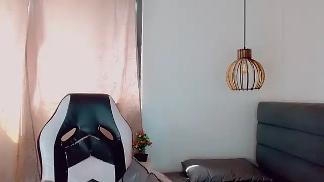 Snapshot of Oriana_braom chatting on February 4, 7:33 pm Oriana braom online show from February 4, 7:33 pm