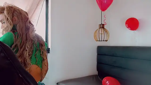 Snapshot of Oriana_braom chatting on February 15, 7:17 pm Oriana braom online show from February 15, 7:17 pm