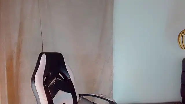 Snapshot of Oriana_braom chatting on February 26, 6:15 am Oriana braom online show from February 26, 6:15 am