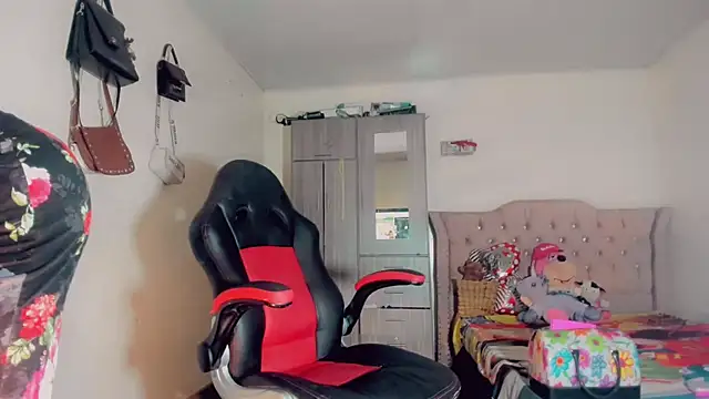 Snapshot of Oriana_braom chatting on October 15, 7:14 pm Oriana braom online show from October 15, 7:14 pm