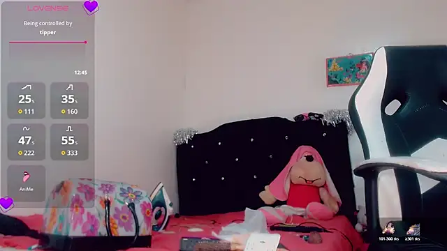 Snapshot of Oriana_braom chatting on November 8, 7:12 pm Oriana braom online show from November 8, 7:12 pm