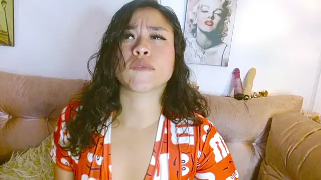 hinataleecs online show from December 28, 2:43 am