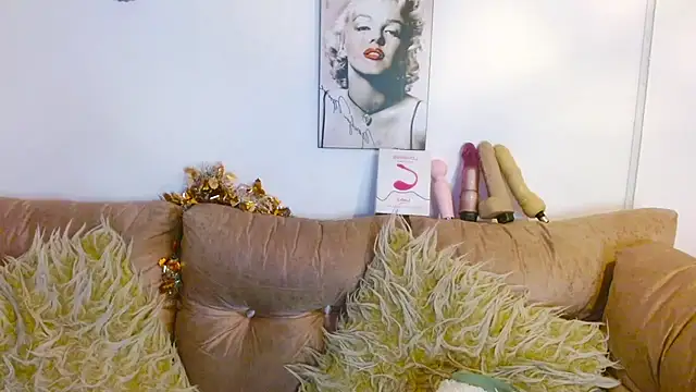 hinataleecs online show from February 1, 7:47 am