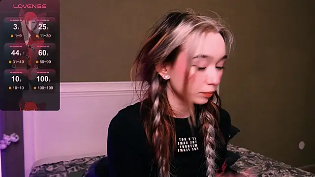 Snapshot of Kimiko__ chatting on November 6, 6:53 pm Kimiko online show from November 6, 6:53 pm