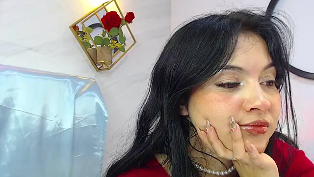 Snapshot of _Rouse_v chatting on February 4, 1:38 pm Rouse v online show from February 4, 1:38 pm