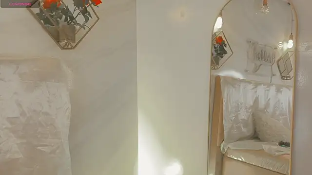 Snapshot of _Rouse_v chatting on December 5, 1:52 pm Rouse v online show from December 5, 1:52 pm