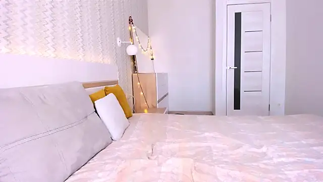 Kate Ree online show from February 17, 9:03 am