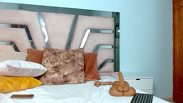 Snapshot of cintia_hills chatting on January 9, 10:20 am cintia hills online show from January 9, 10:20 am