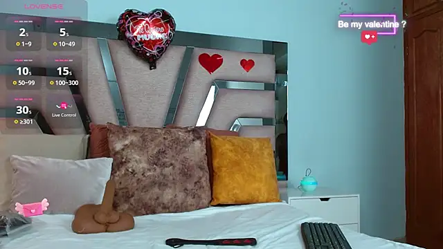 Snapshot of cintia_hills chatting on February 15, 3:31 am cintia hills online show from February 15, 3:31 am