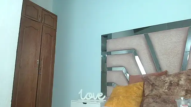 Snapshot of cintia_hills chatting on March 21, 10:50 am cintia hills online show from March 21, 10:50 am