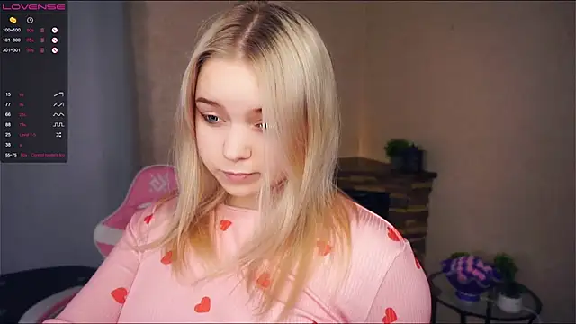 ZaraCreedon online show from March 4, 7:11 pm