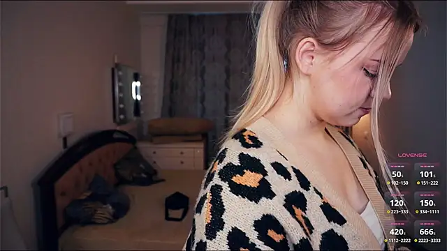 ZaraCreedon online show from September 11, 7:08 am