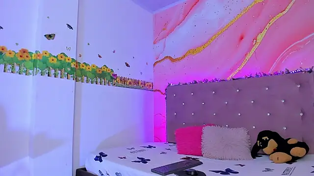 Daisy  rose online show from February 12, 11:07 am