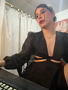 misstresbigcockts online show from October 11, 4:38 pm