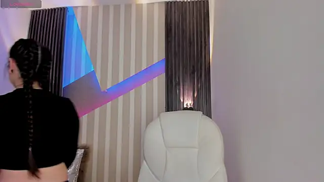 emily layton online show from February 6, 5:30 pm