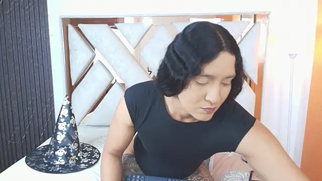 Snapshot of Alison_Chan_ chatting on October 31, 4:19 pm Alison Chan online show from October 31, 4:19 pm