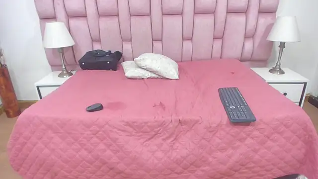 Snapshot of melody_brunnet chatting on March 18, 3:53 pm melody brunnet online show from March 18, 3:53 pm