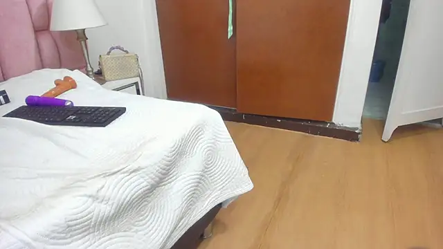 Snapshot of melody_brunnet chatting on March 21, 6:29 pm melody brunnet online show from March 21, 6:29 pm