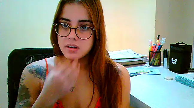 Snapshot of maliamiller chatting on March 20, 10:32 am maliamiller online show from March 20, 10:32 am