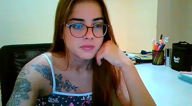 Snapshot of maliamiller chatting on March 21, 6:16 am maliamiller online show from March 21, 6:16 am