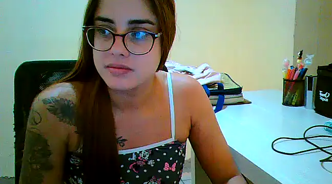 Snapshot of maliamiller chatting on March 21, 2:18 pm maliamiller online show from March 21, 2:18 pm